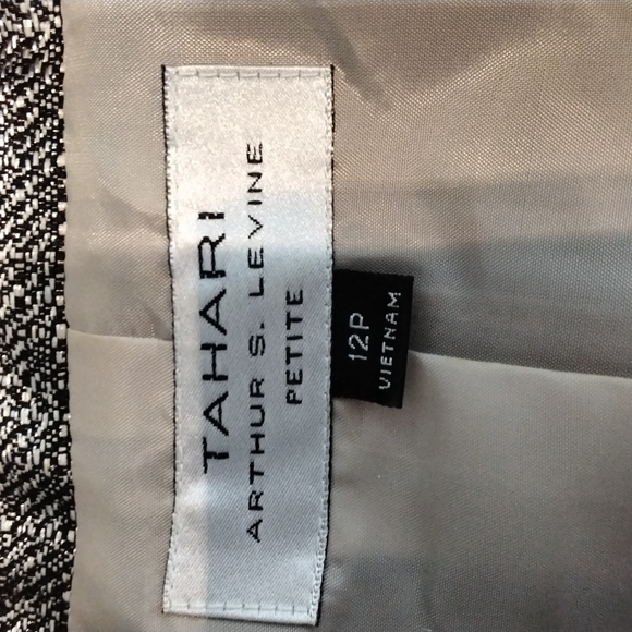 TAHARI Arthur S. Levine 2 piece skirt suit, size 12P - Picture 10 of 16